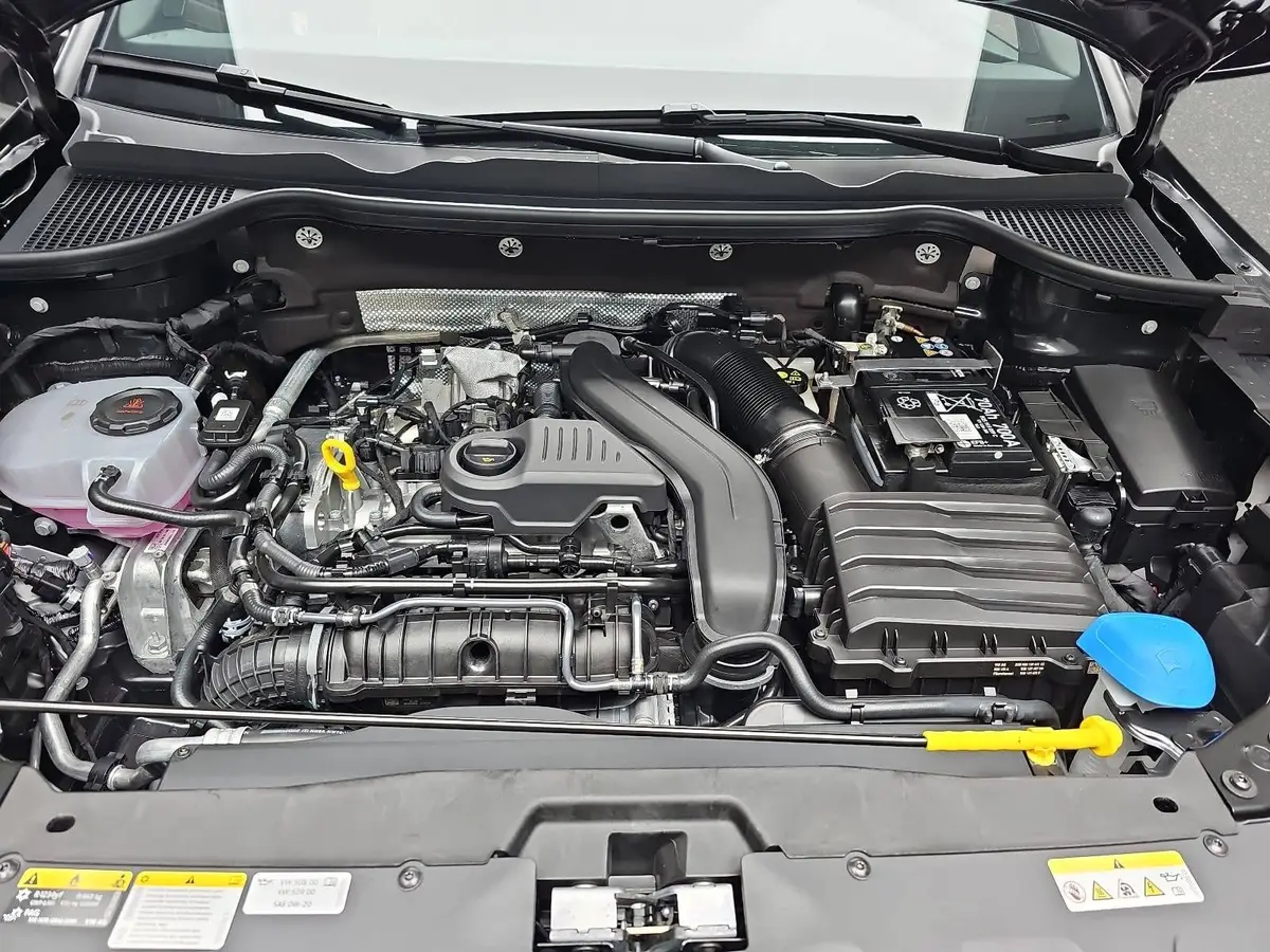 SKODA KAROQ 1.5 TSI DSG SPORTLINE NAVI LED-MATRIX PANO CANTON 