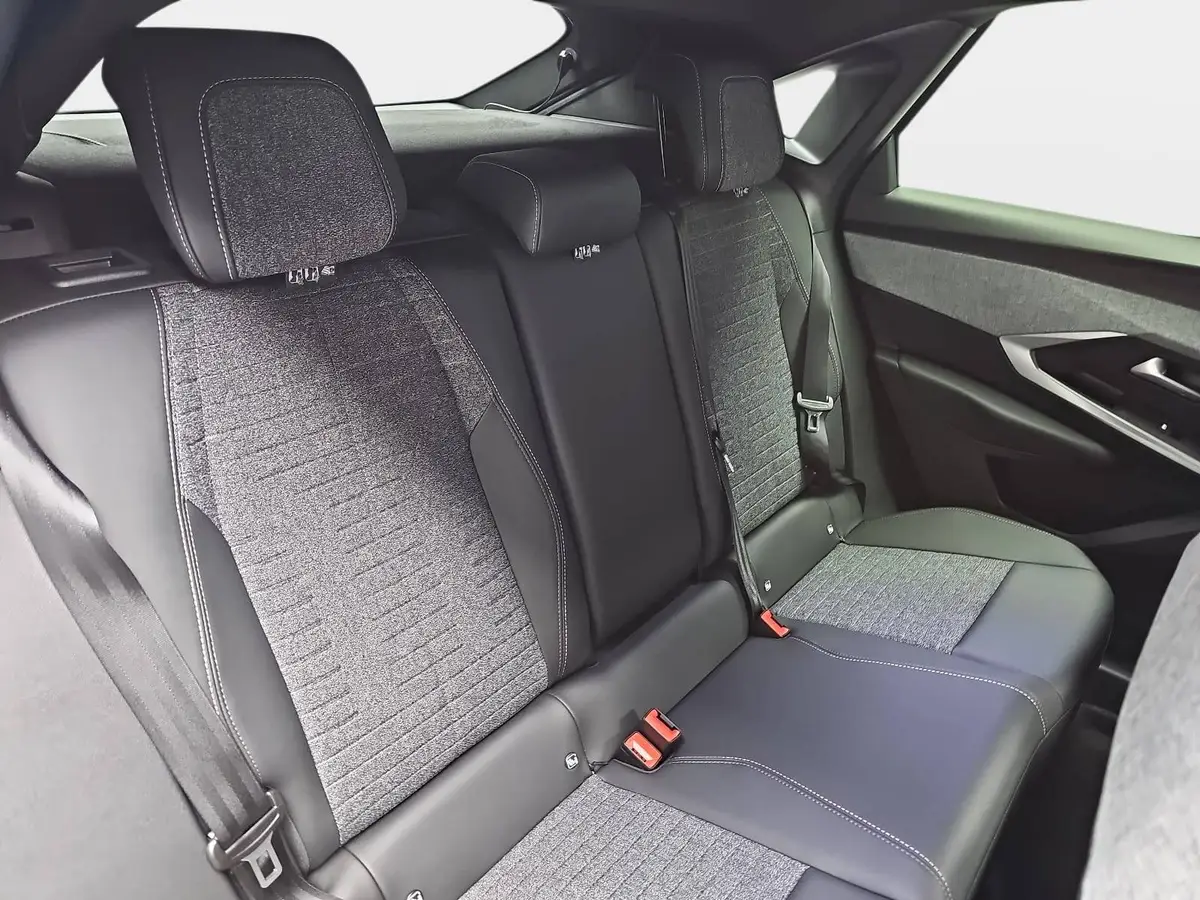 PEUGEOT 3008 1.2 HYBRID 145 E-DSC6 ALLURE LED DAB WINTER AHK LM