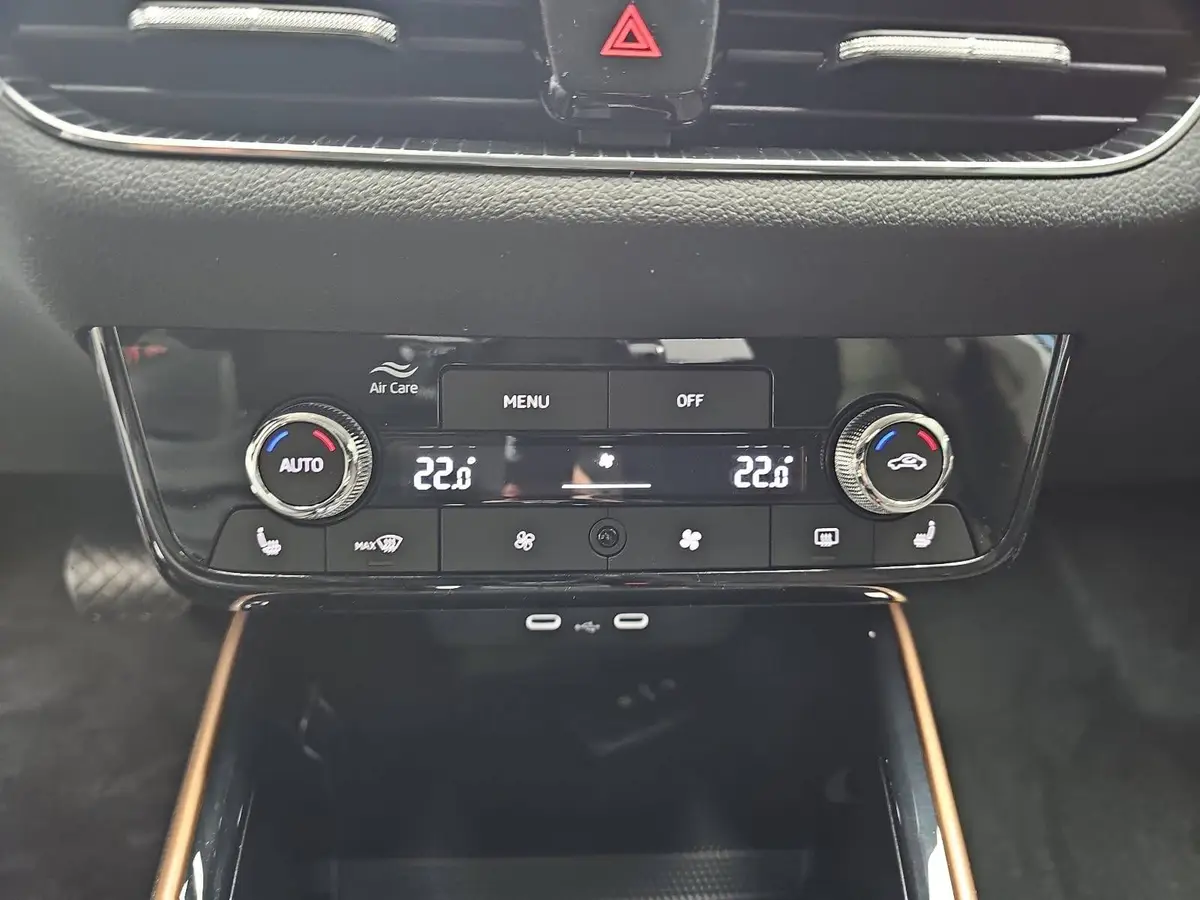 SKODA FABIA 1.0 TSI DSG 130 JAHRE PREMIUM LED KAMERA LM16