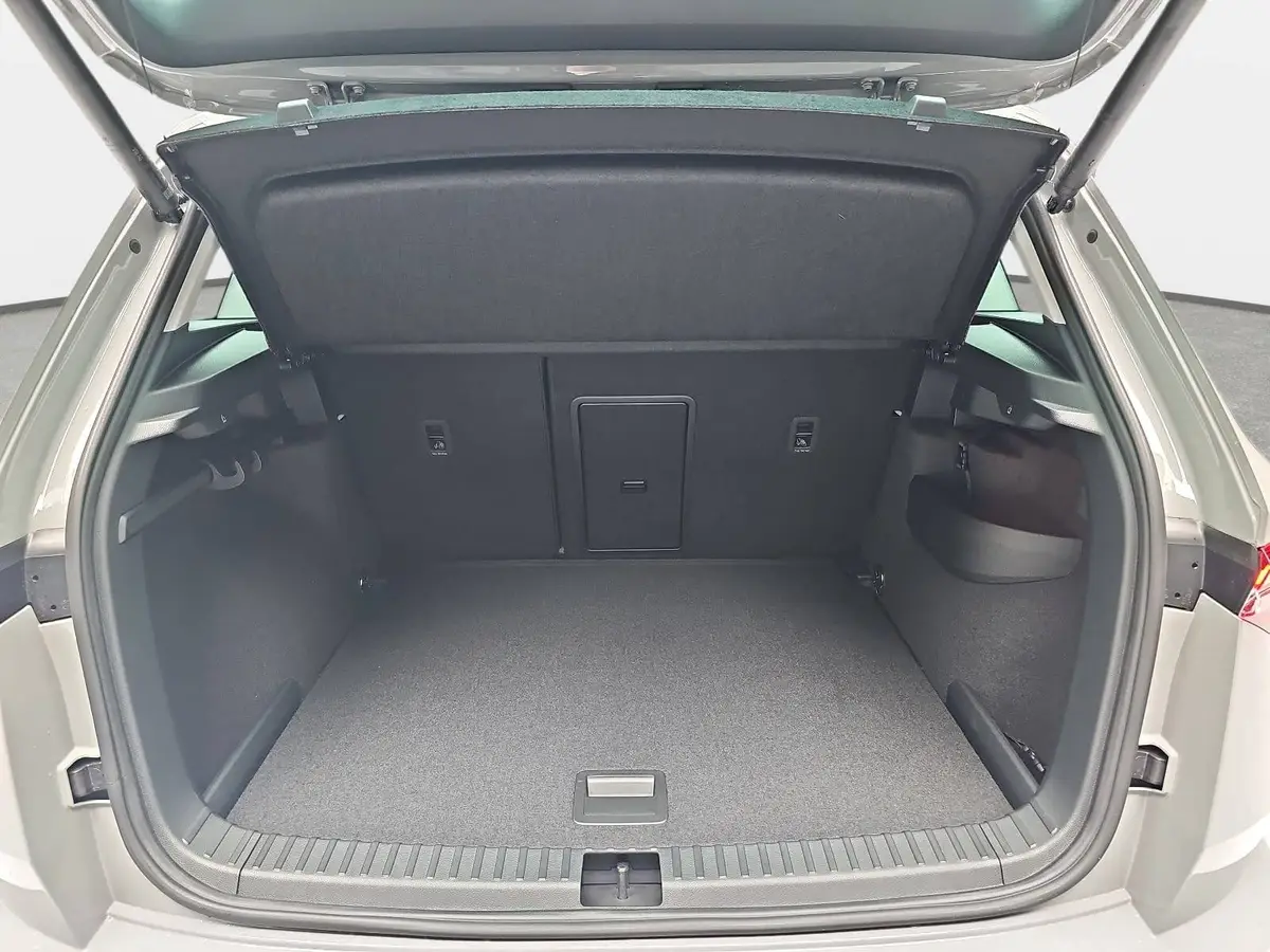 SKODA KAROQ 1.5 TSI DSG SELECTION LED ACC AHK