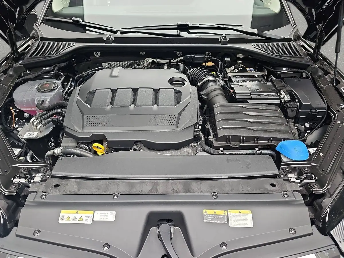 SKODA OCTAVIA COMBI 2.0 TDI DSG SELECTION AHK LM