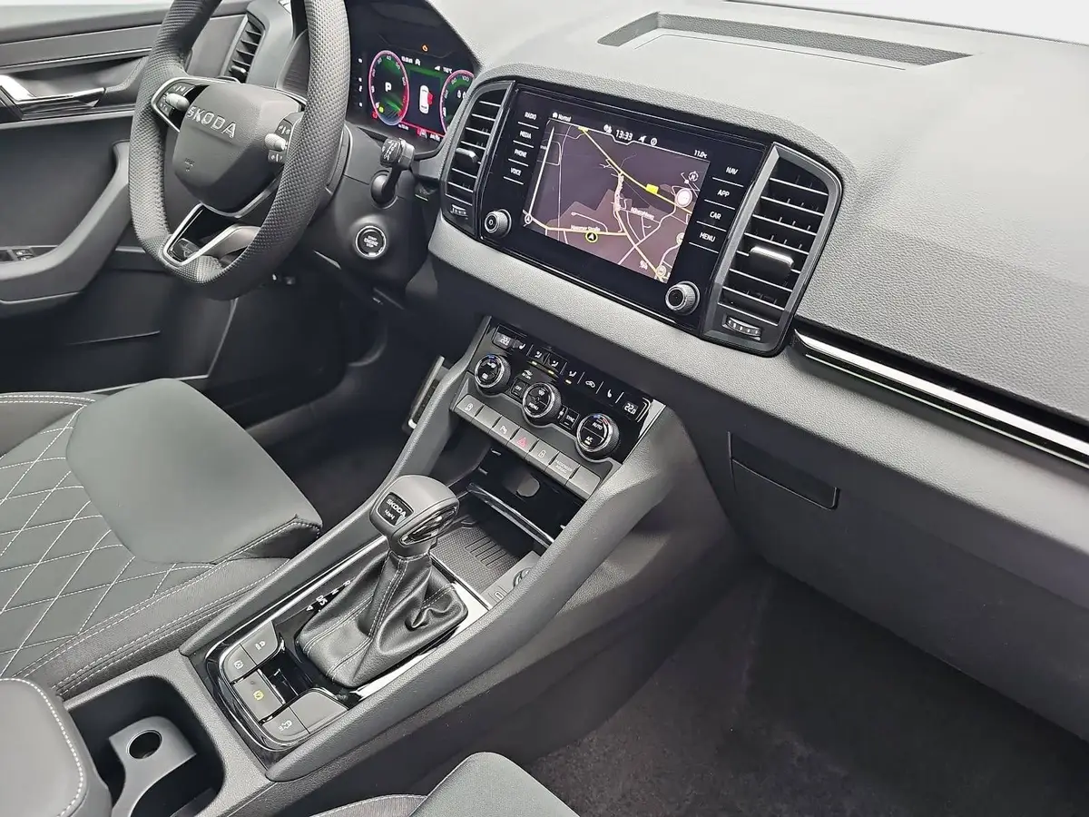 SKODA KAROQ 2.0 TSI DSG SPORTLINE 4X4 AHK PANO