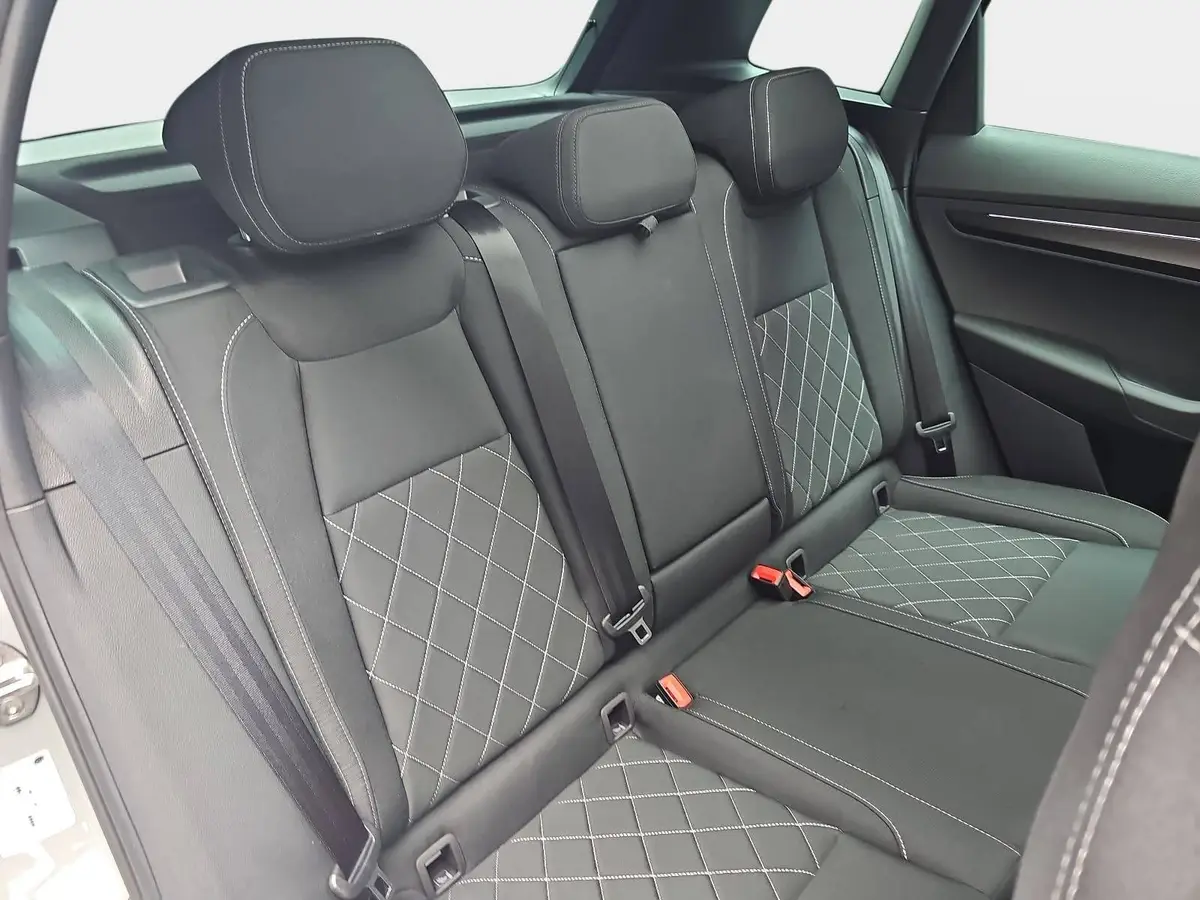 SKODA KAROQ 2.0 TSI DSG SPORTLINE 4X4 AHK PANO
