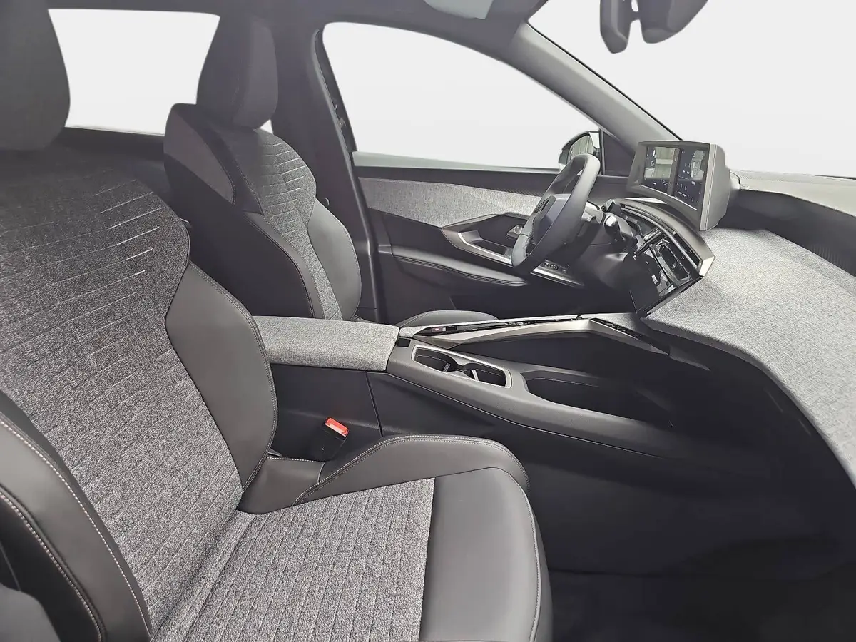 PEUGEOT 5008 1.2 HYBRID 145 E-DSC6 ALLURE KLIMA LED 7-S DAB 360