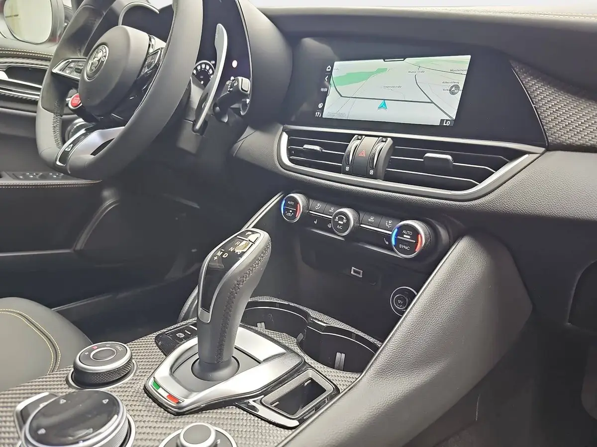 ALFA ROMEO GIULIA 2.9 V6 BI-TURBO QUADRIFOGLIO ORO
