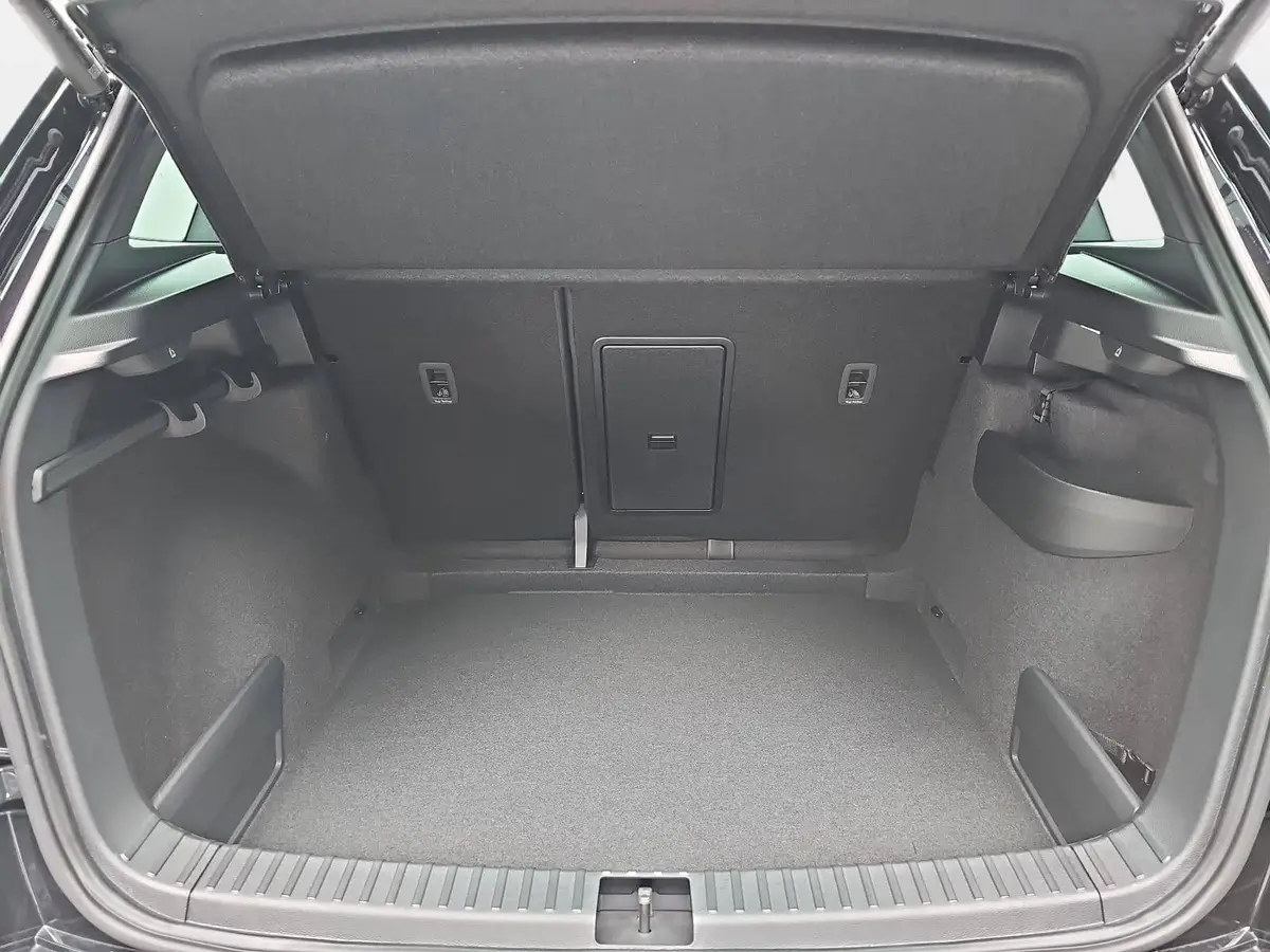 SKODA KAROQ 1.5 TSI DSG SPORTLINE NAVI LED-MATRIX PANO CANTON 