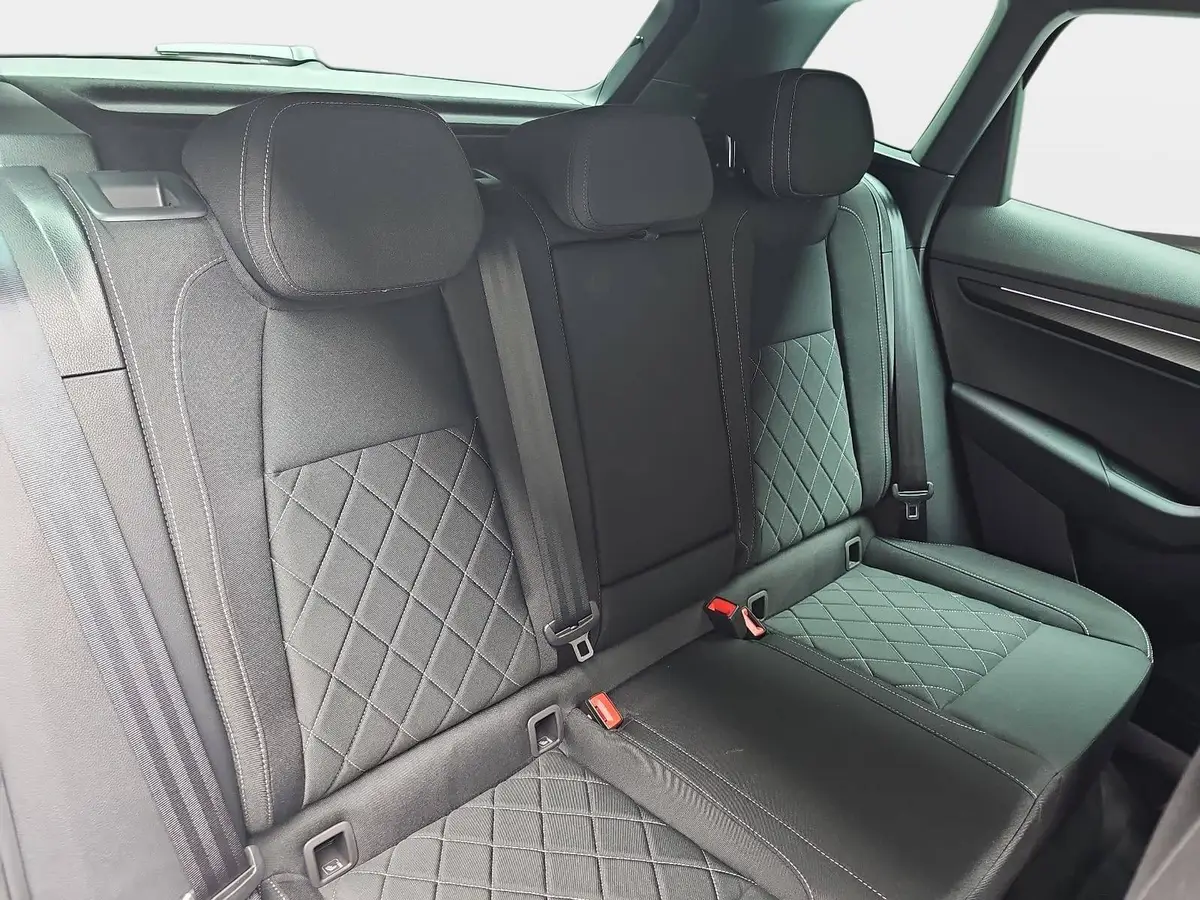 SKODA KAROQ 1.5 TSI DSG SPORTLINE NAVI LED-MATRIX PANO WINTER 