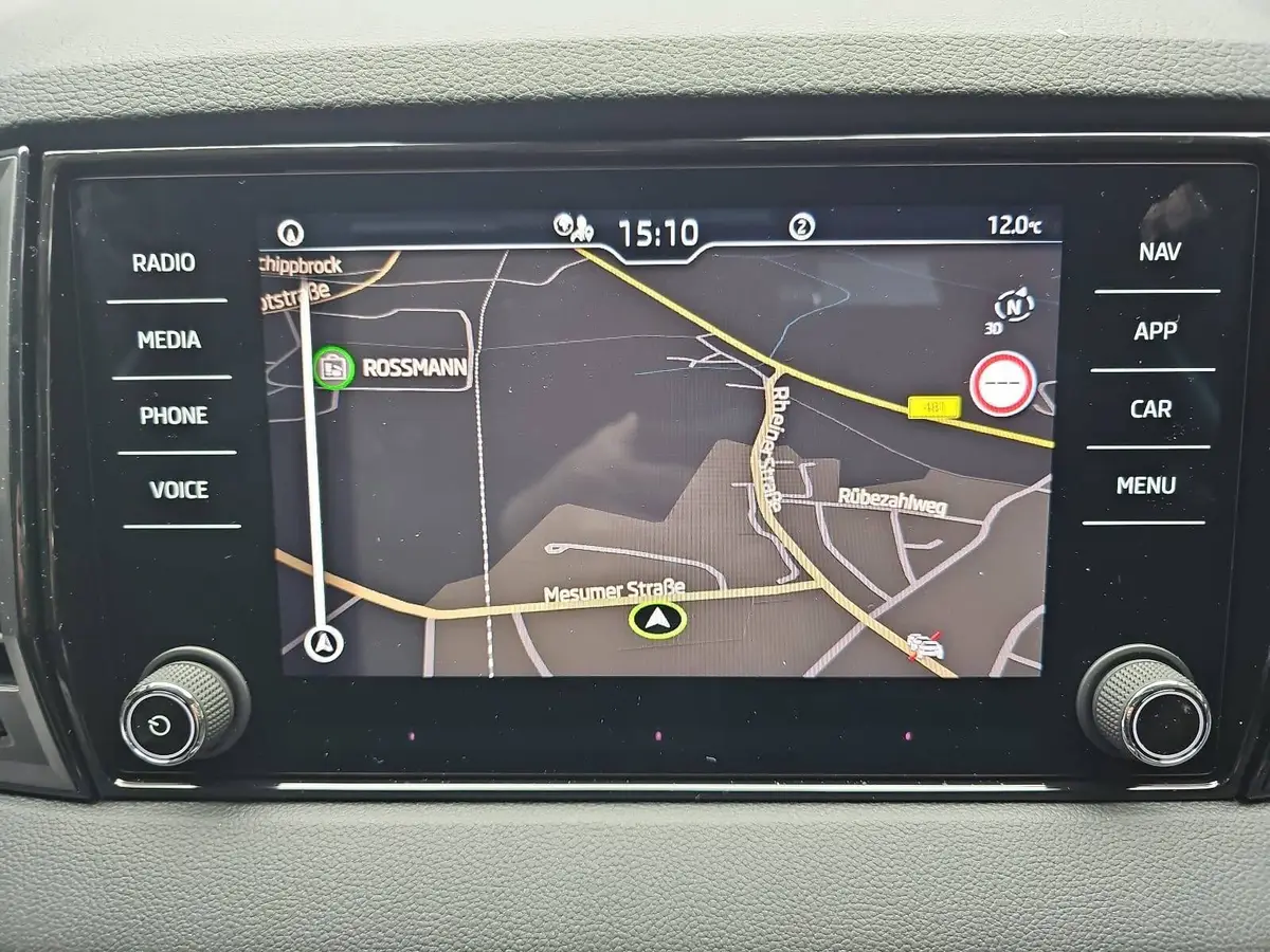 SKODA KAROQ 2.0 TDI DSG DRIVE NAVI LED AHK LM