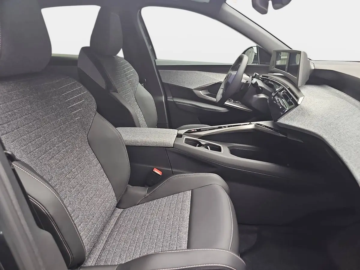 PEUGEOT 3008 1.2 HYBRID 145 E-DSC6 ALLURE LED WINTER AHK LM