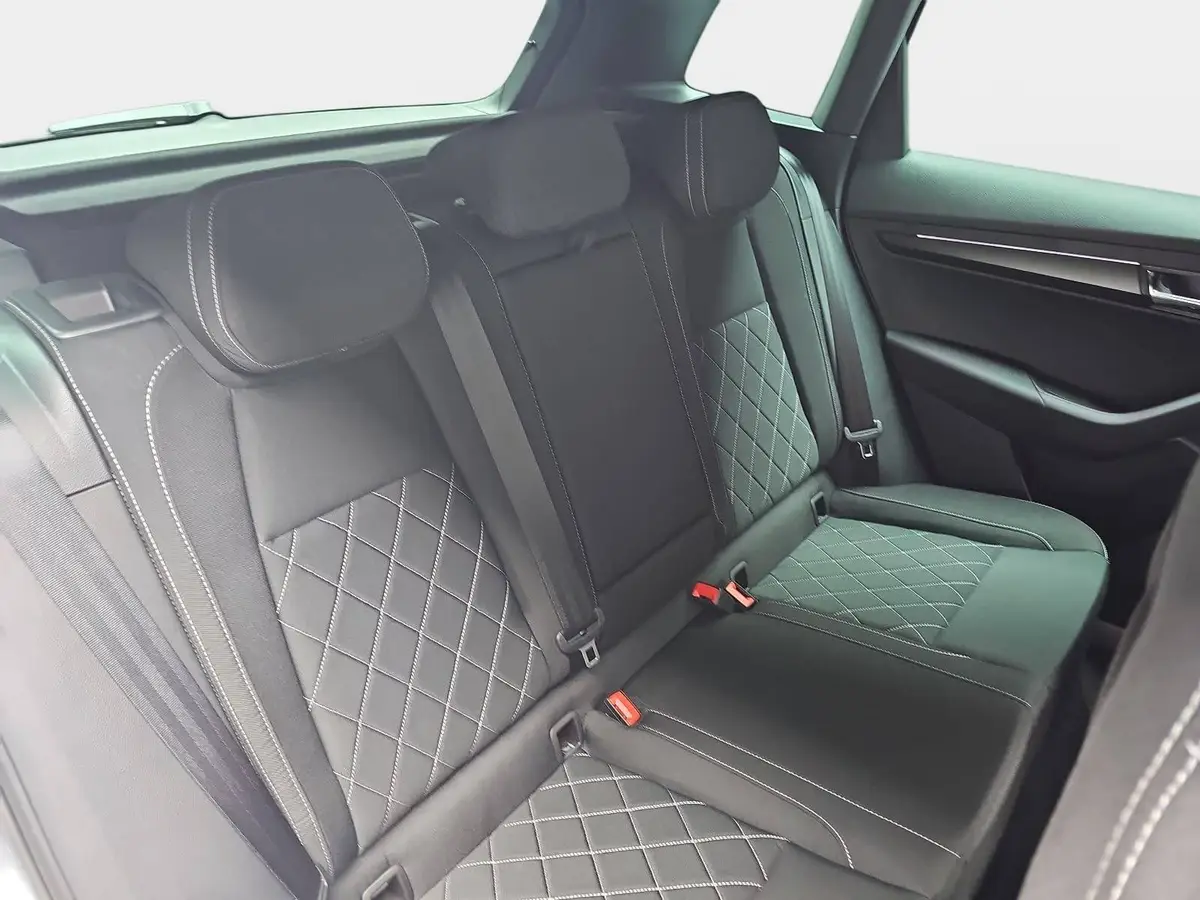 SKODA KAROQ 1.5 TSI DSG SPORTLINE NAVI LED-MATRIX PANO CANTON