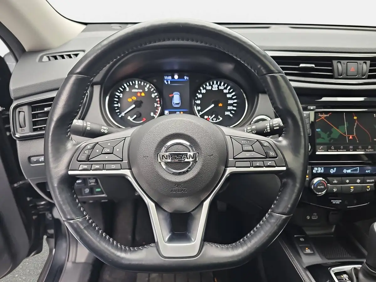 NISSAN X-TRAIL 1.3 DIG-T TEKNA LED NAVI 7-S AHK PANO LM
