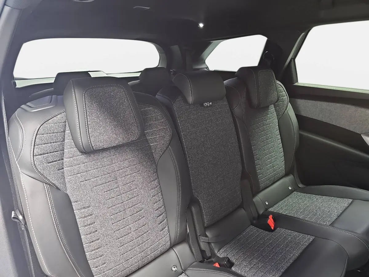 PEUGEOT 5008 1.2 HYBRID 145 E-DSC6 ALLURE KLIMA LED 7-S DAB 360