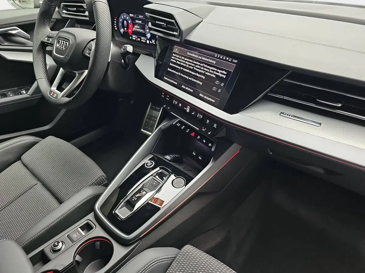 AUDI A3 35 TFSI DSG SPORTBACK S LINE LED KAMERA LM18