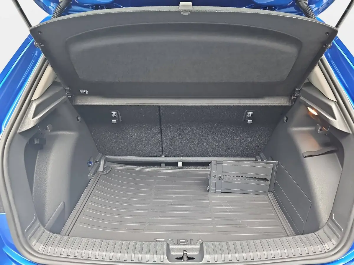 SKODA FABIA 1.0 TSI DSG 130 JAHRE PREMIUM LED KAMERA LM16