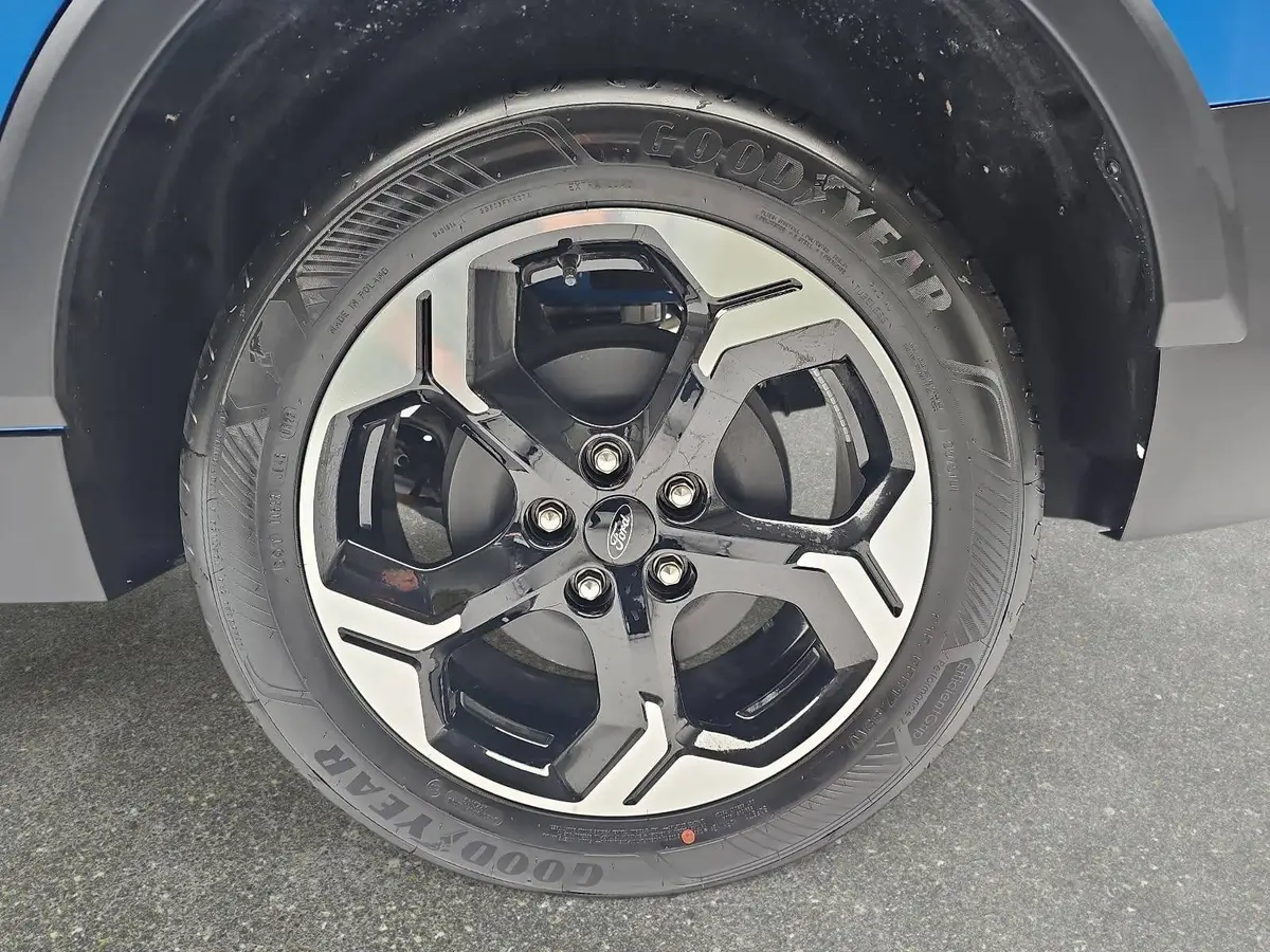 FORD TOURNEO COURIER 1.0 EB AUT. ACTIVE NAVI+ACC+WINTER+SPUR+KAMERA+LM