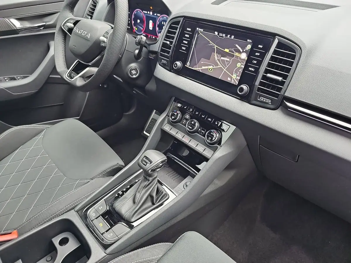 SKODA KAROQ 2.0 TDI DSG SPORTLINE 4X4 NAVI LED