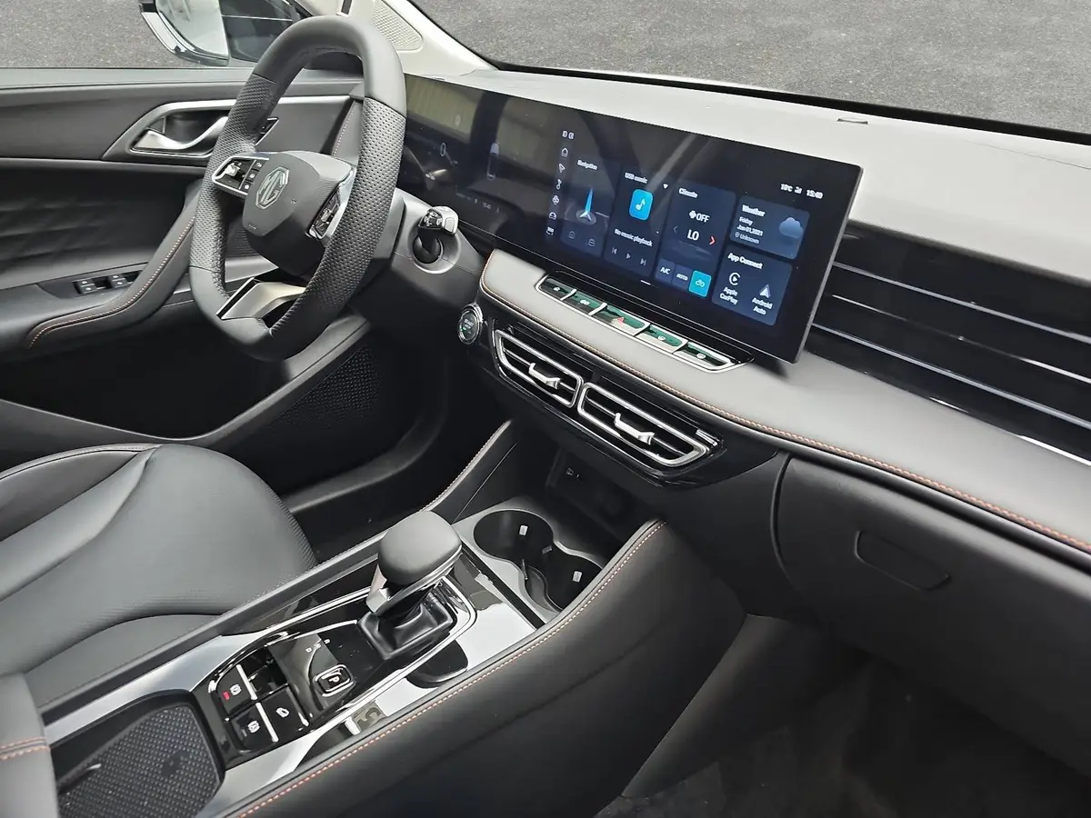 MG HS 1.5 PLUG-IN-HYBRID LUXURY LEDER 360-GRAD-KAMERA 19-ZOLL-LM