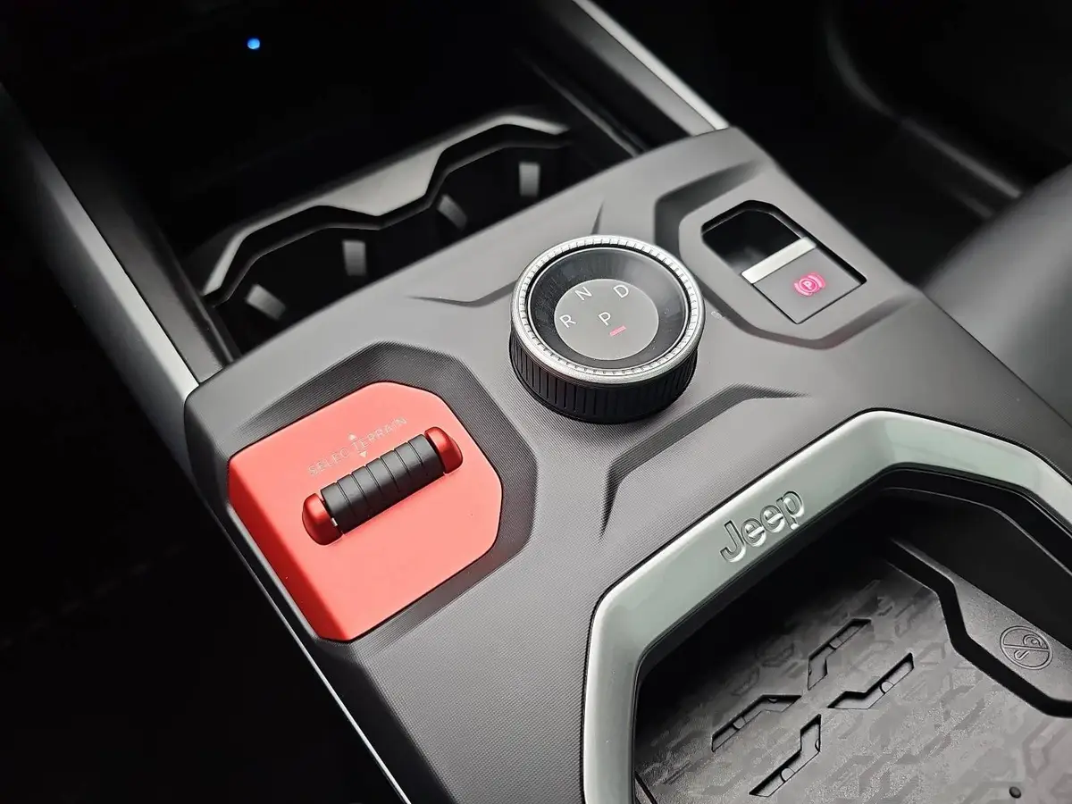 JEEP COMPASS 1.2 E-HYBRID DCT FIRST EDITION MJ26 PREMIUM-PAKET PANORAMA