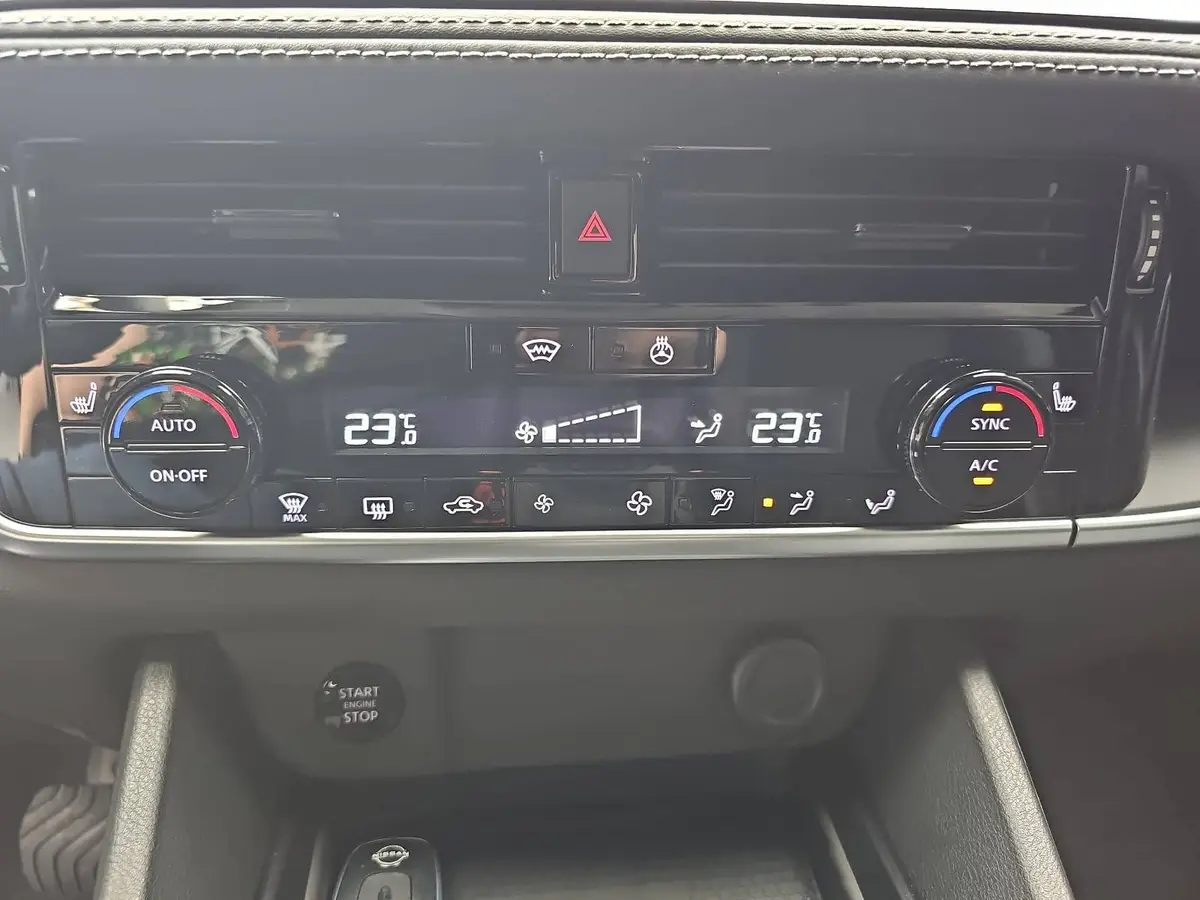 NISSAN QASHQAI 1.3 DIG-T MHEV AUTO. N-CONNECTA WINTER EL-HECKKLAPPE