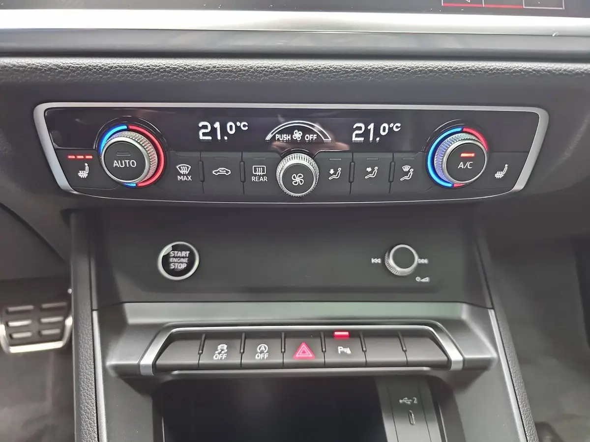 AUDI Q3 35 TDI S-TRONIC S LINE NAVI LED PANO ACC BLACK+ KA