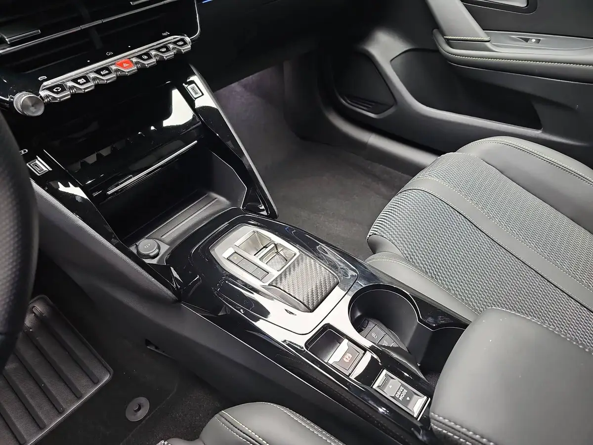 PEUGEOT 208 1.2 HYBRID 110 E-DSC6 GT KLIMA LED MIRROR-SCREEN K