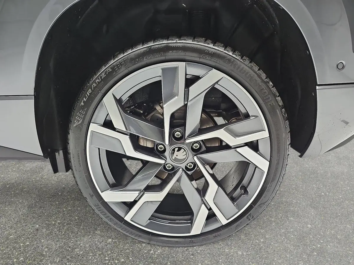 SKODA KAROQ 1.5 TSI DSG SPORTLINE NAVI LED-MATRIX PANO CANTON 