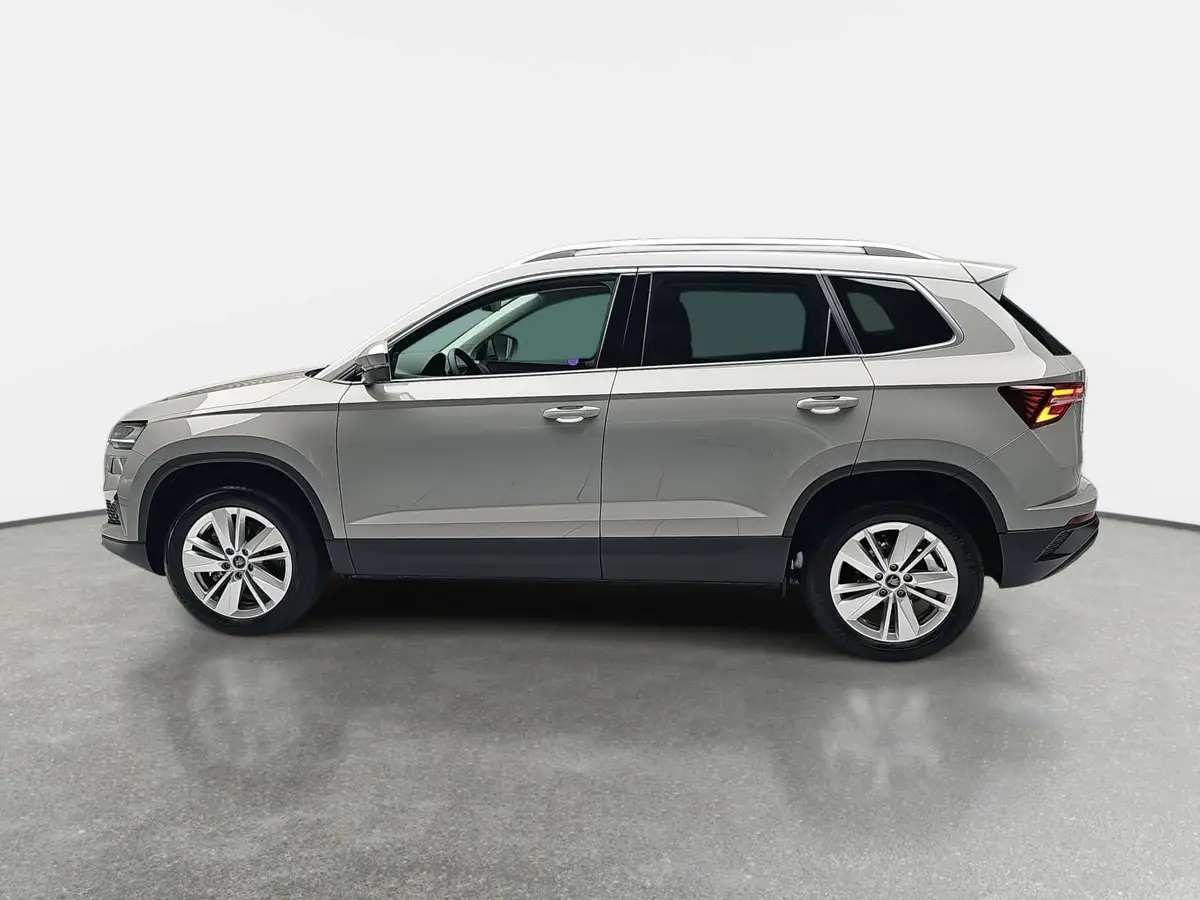 SKODA KAROQ 1.5 TSI DSG SELECTION LED ACC AHK
