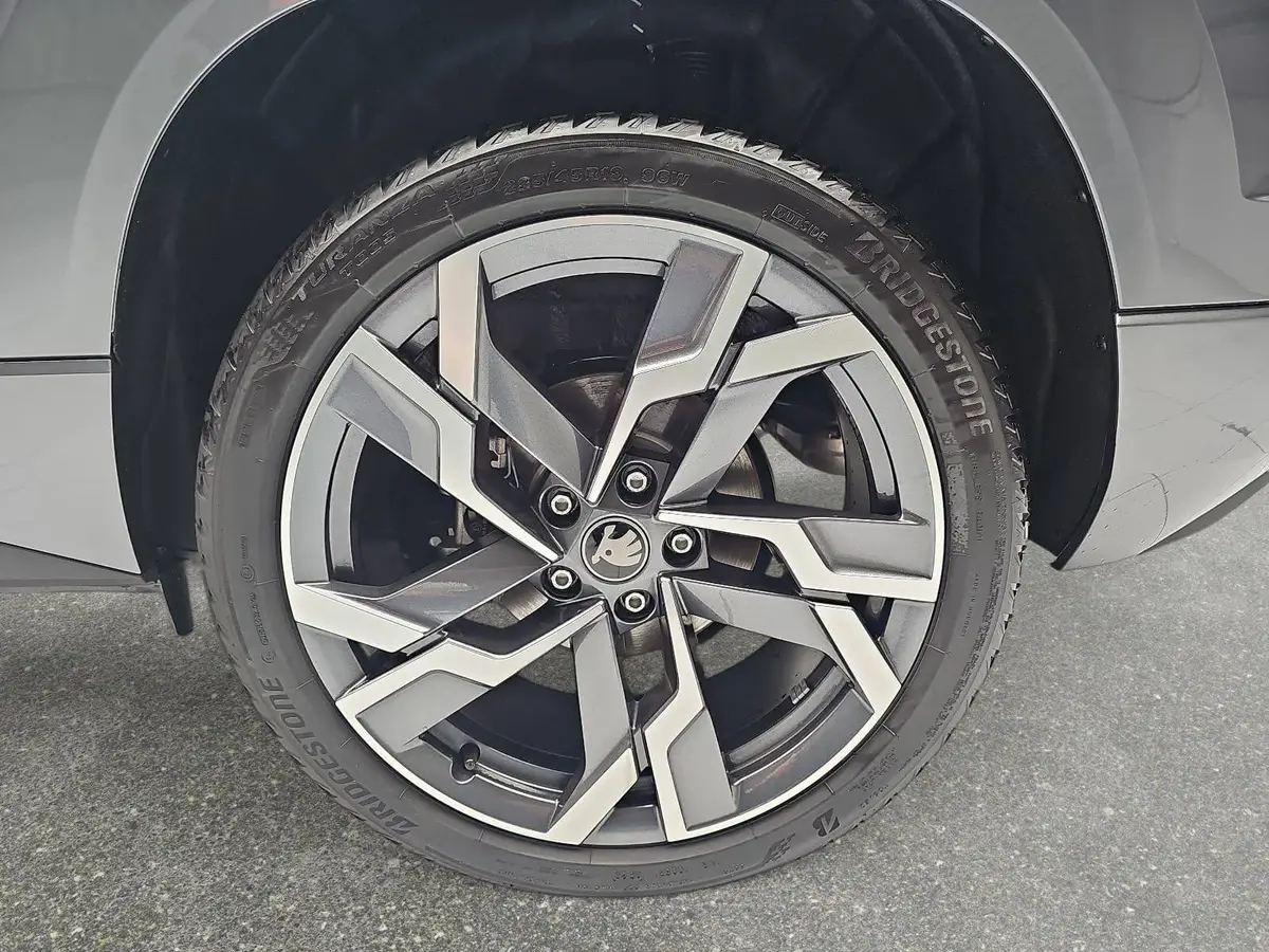 SKODA KAROQ 2.0 TSI DSG SPORTLINE 4X4 AHK PANO
