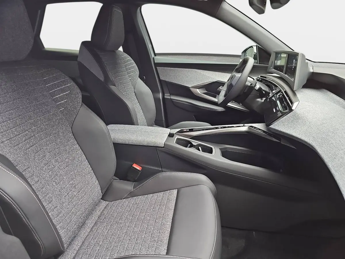 PEUGEOT 3008 1.2 HYBRID 145 E-DSC6 ALLURE LED DAB WINTER AHK LM