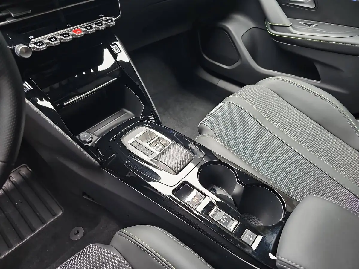 PEUGEOT 2008 1.2 HYBRID 145 E-DSC6 GT-LINE 2-WD LED KLIMAAUTO K