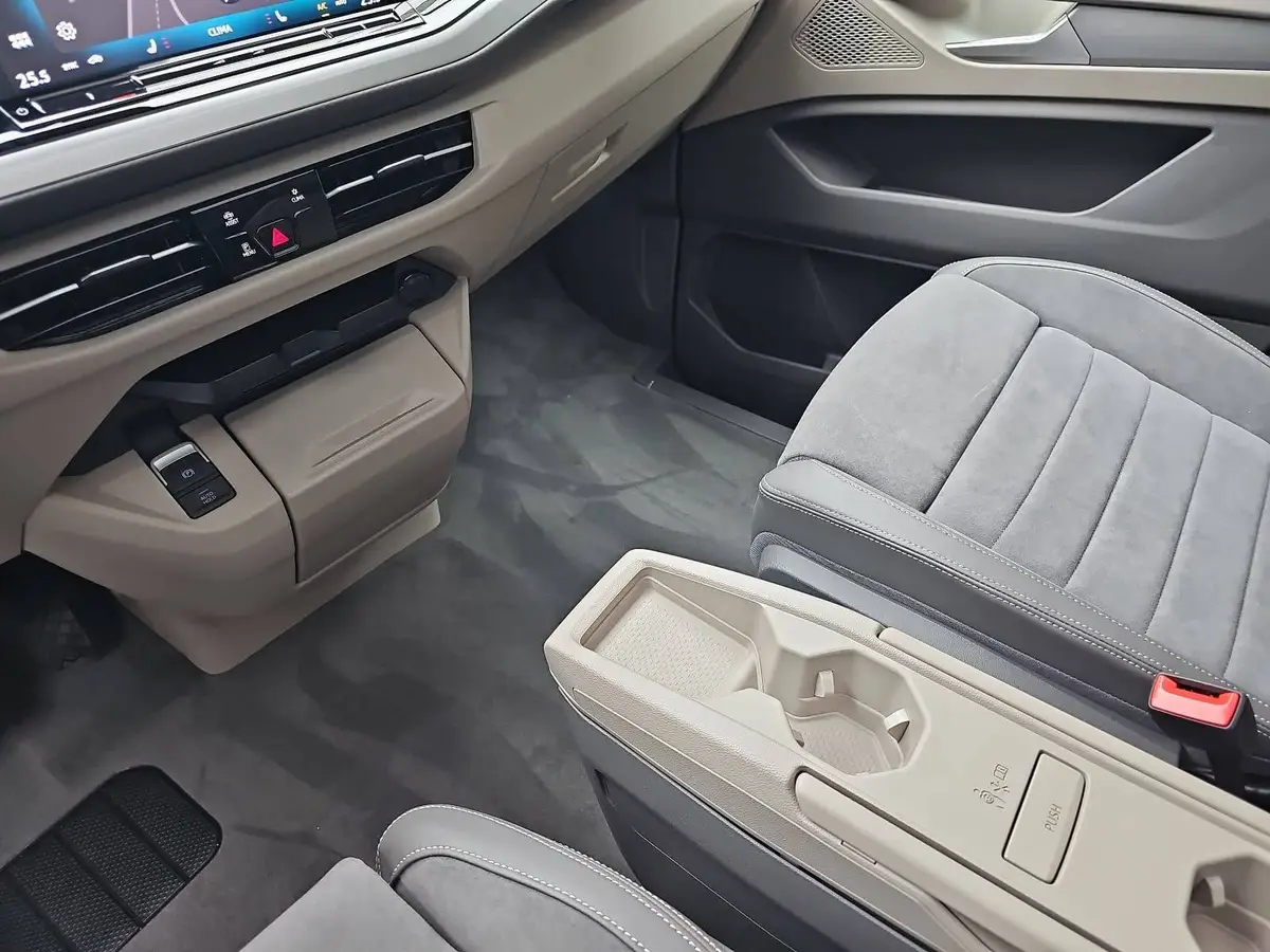 VW T7 MULTIVAN 2.0 TDI DSG EDITION LANG ACC AHK