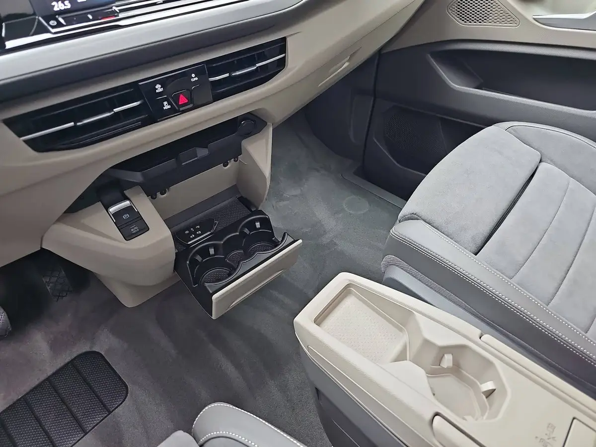 VW T7 MULTIVAN 2.0 TDI DSG EDITION ACC AHK