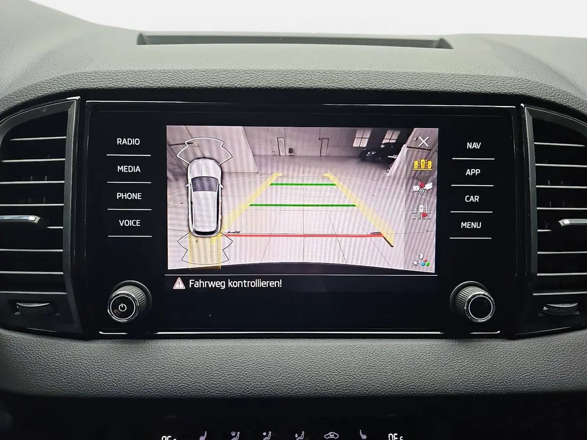 SKODA KAROQ 1.5 TSI DSG DRIVE NAVI LED AHK LM