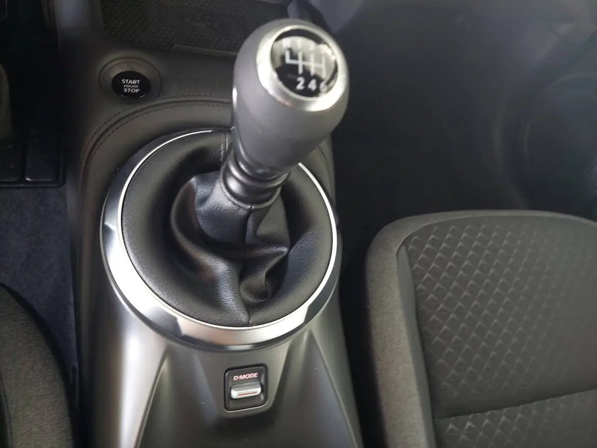 NISSAN JUKE 1.0 DIG-T 5T N-CONNECTA WINTER 2-FARBEN