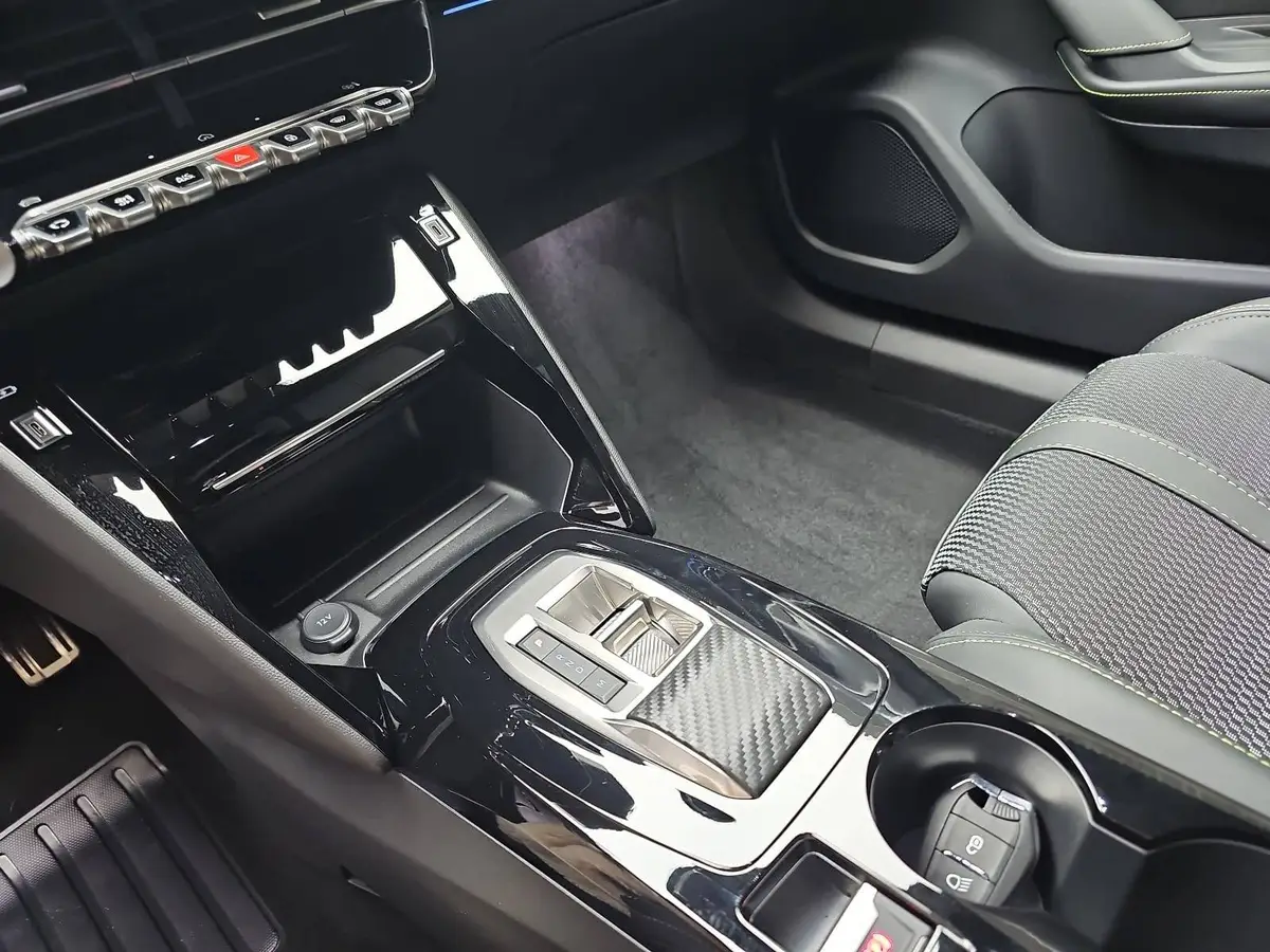 PEUGEOT 2008 1.2 HYBRID 145 E-DSC6 GT-LINE 2-WD LED KLIMAAUTO K