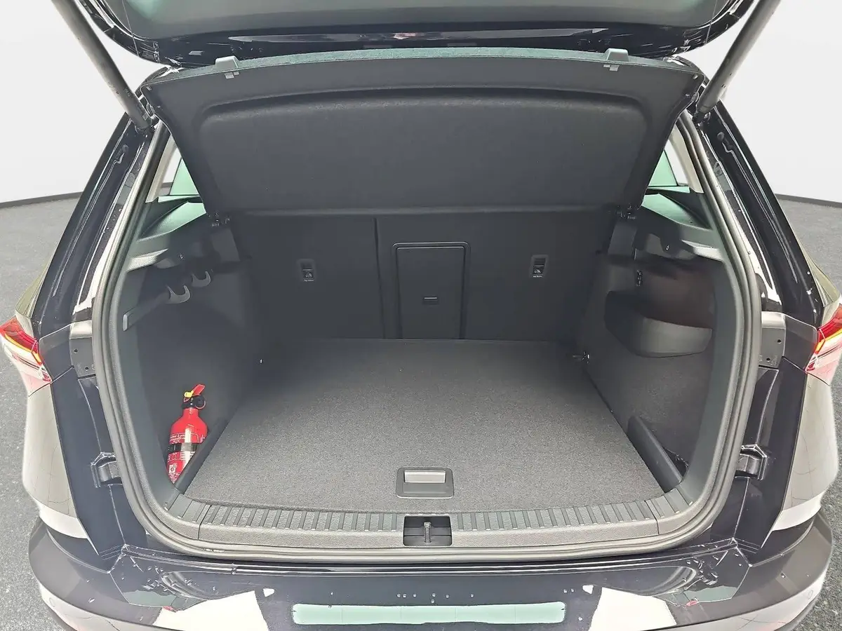 SKODA KAROQ 1.5 TSI DSG SELECTION LED ACC AHK