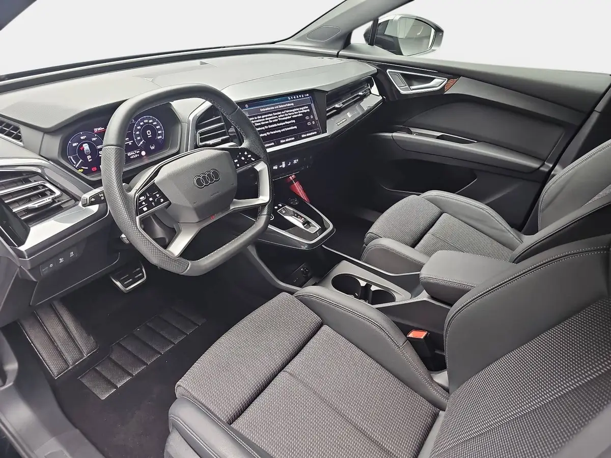 AUDI Q4 E-TRON 45 S-LINE 82KWH LED-MATRIX KAMERA