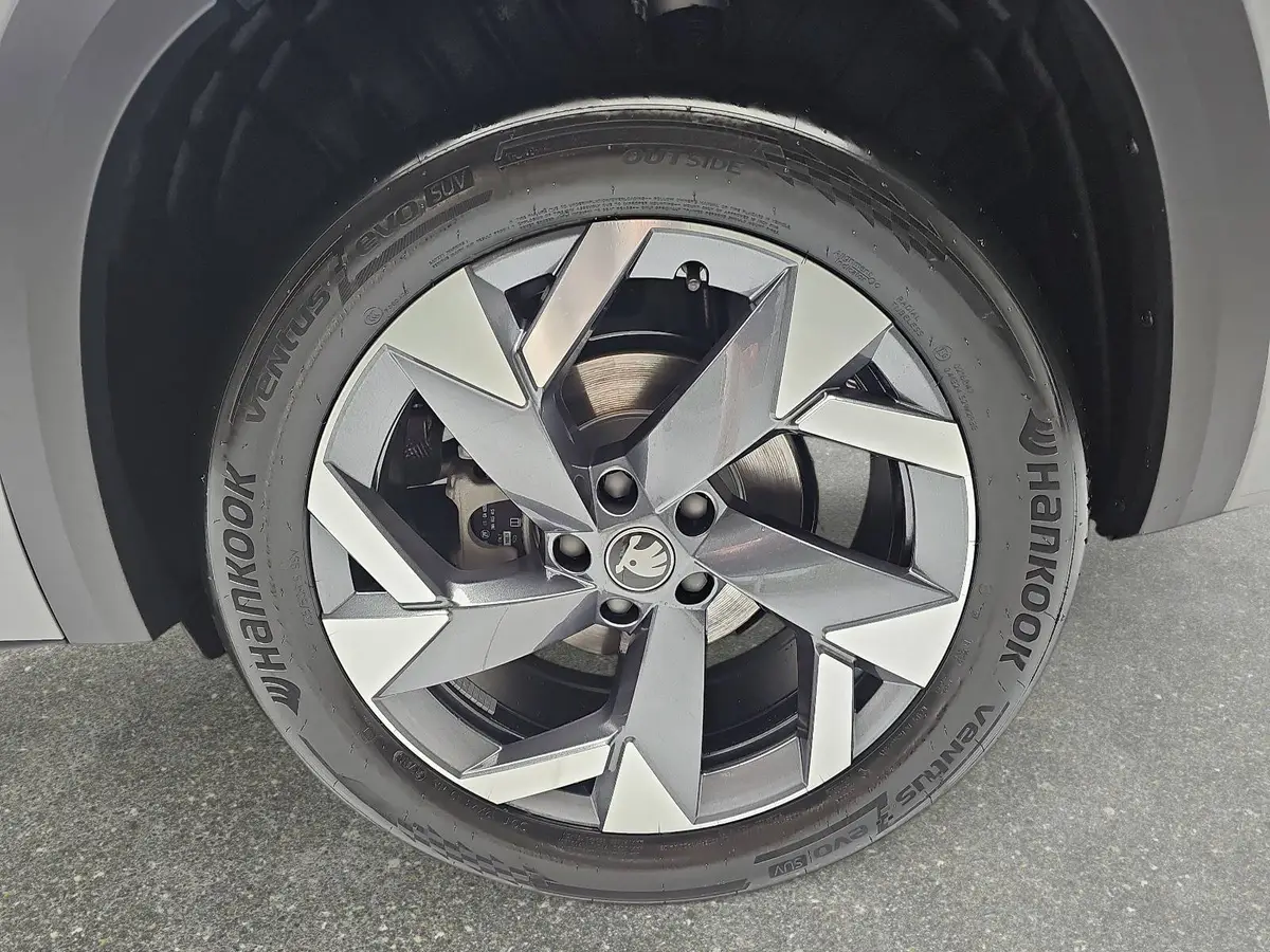 SKODA KODIAQ 1.5 TSI DSG SPORTLINE NAVI LED PANO 7-SITZE KAMERA