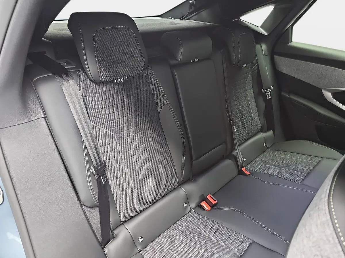 PEUGEOT 3008 1.2 HYBRID 145 E-DSC6 GT NAVI KLIMA LED AHK LM19