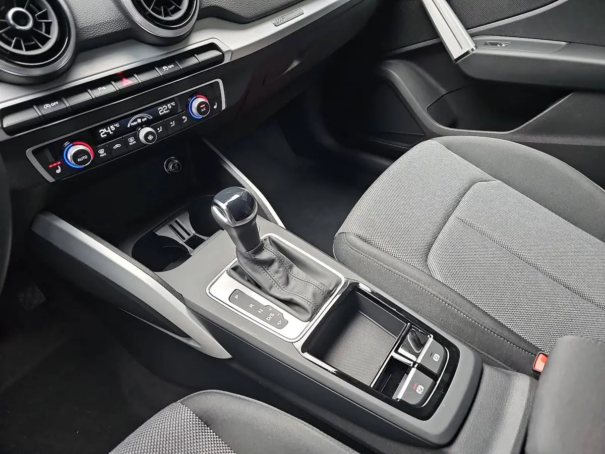 AUDI Q2 35 TFSI S-TRONIC S LINE NAVI LED ACC EL.HECKKL. WI