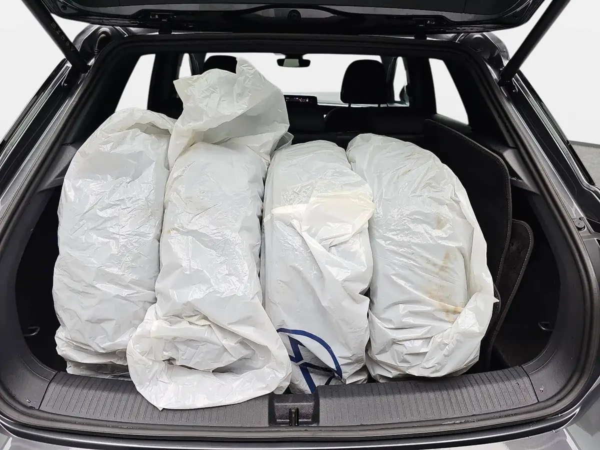 VW T-ROC 1.5 TSI DSG R-LINE NAVI KLIMA LED KAMERA WINTER AH