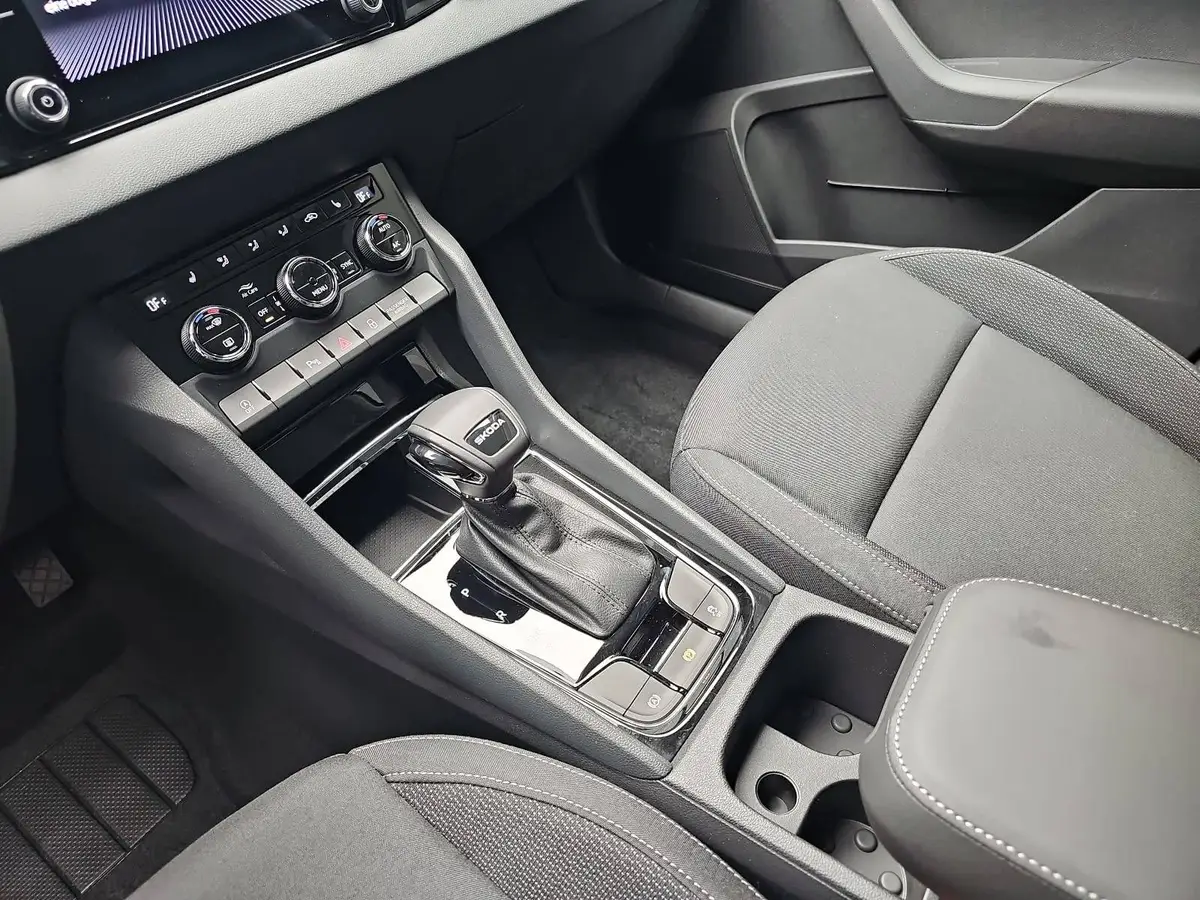 SKODA KAROQ 1.5 TSI DSG 130 JAHRE LED KAMERA AHK