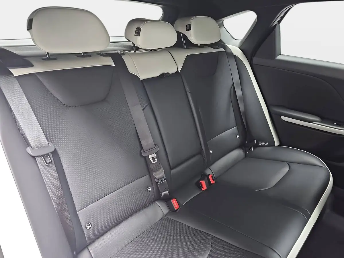 KIA K4 1.6 T-GDI 180 PS DCT7 GT-LINE MJ26 DRIVEWISE-PARK-PRO SITZ SOUND DESIGN GLASDACH