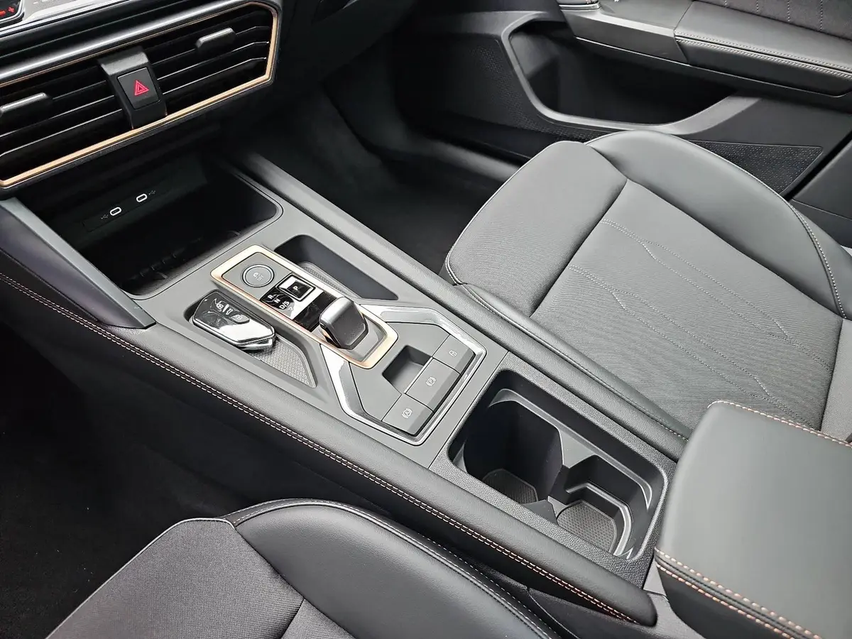 CUPRA FORMENTOR 1.5 ETSI DSG NAVI LED ACC PANO EL.HECKKL. KAME