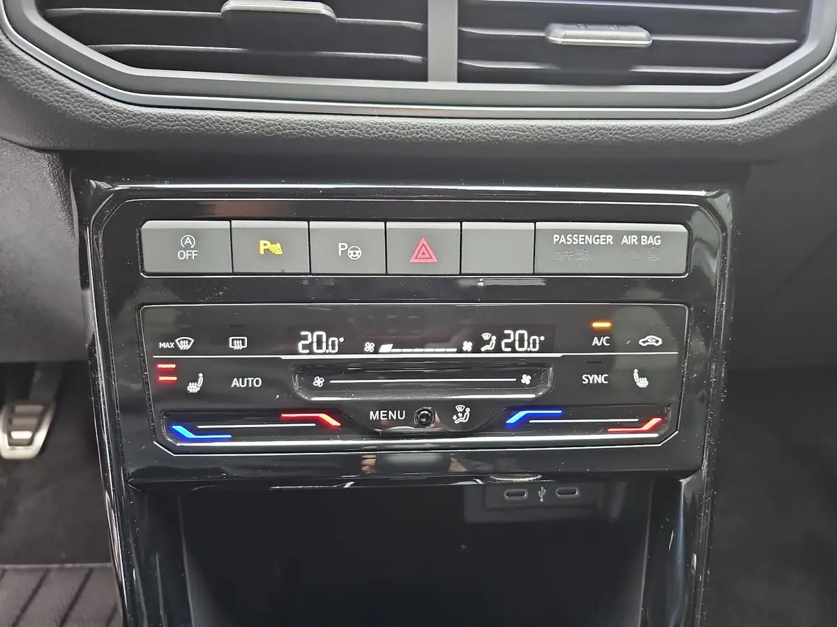 VW T-CROSS 1.0 TSI GOAL NAVI LED KLIMAAUTO ACC P-ASSIST WINTE