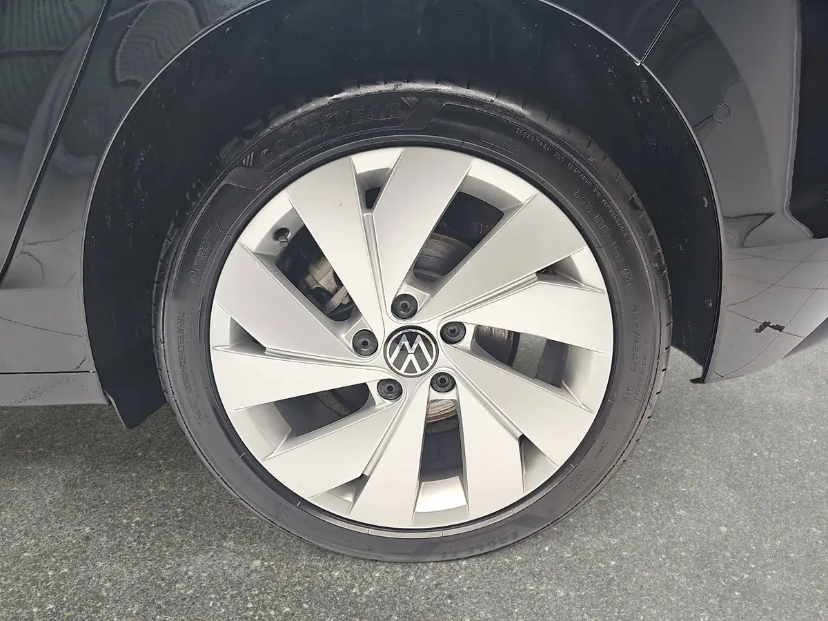 VW GOLF VIII 1.5 TSI LIFE LED ACC KAMERA AHK LM17