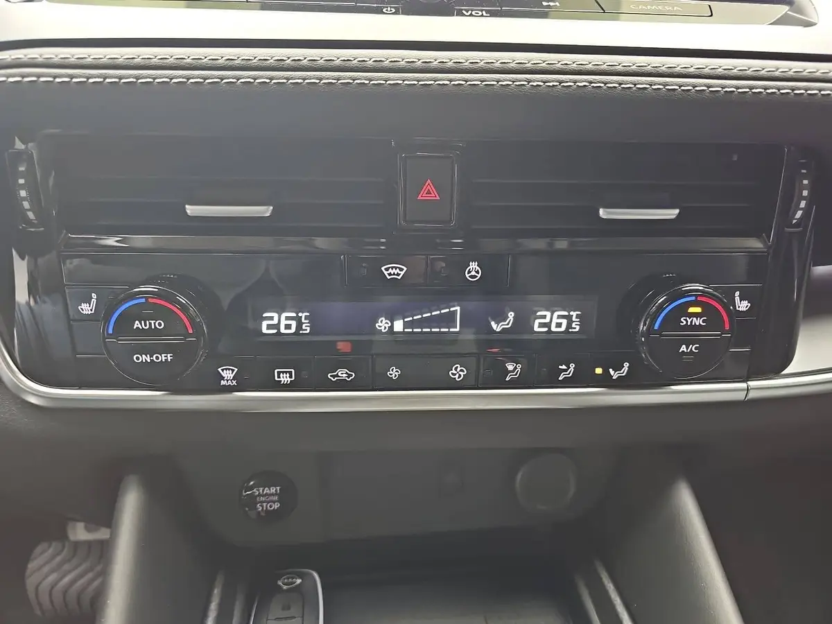 NISSAN QASHQAI 1.3 DIG-T XTRONIC N-CONNECTA PANO WINTER