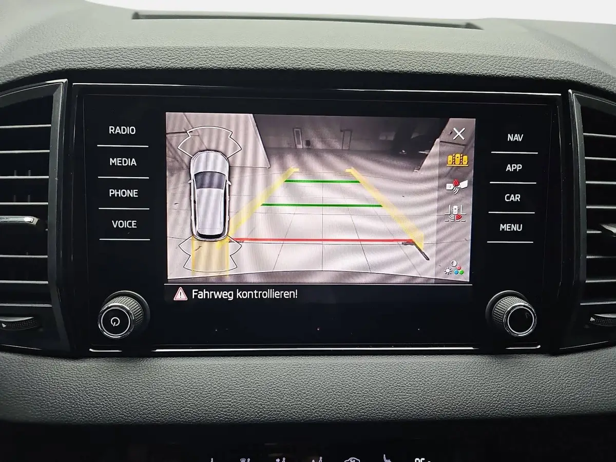 SKODA KAROQ 2.0 TDI DSG DRIVE NAVI LED AHK LM