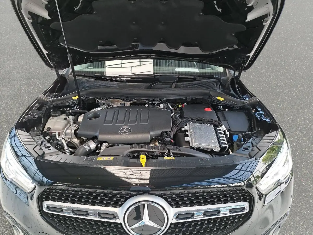 MERCEDES-BENZ GLA 200 D DCT PROGRESSIVE NAVI LED