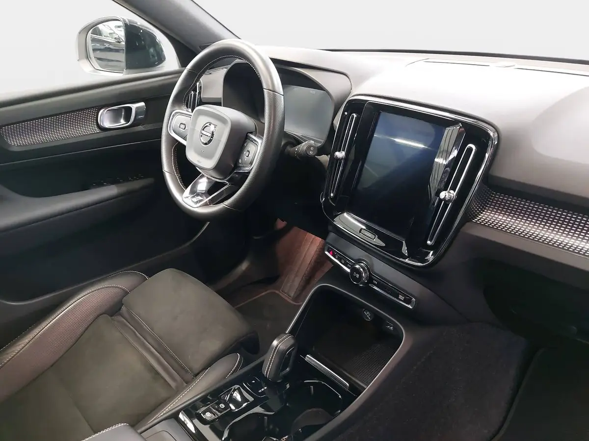VOLVO XC40 T3 2WD R-DESIGN LED GRA WINTER LM
